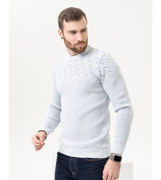 Голубой вязаный свитер с геометрическим узором