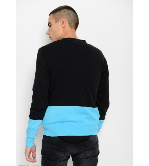 Черный свитер на пуговицах с карманами и нашивкой на груди