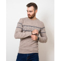 Бежевый свитер фактурной вязки