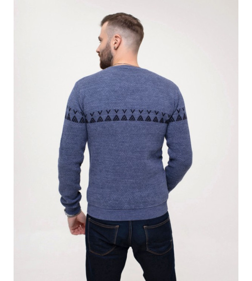 Голубой вязаный свитер с геометрией