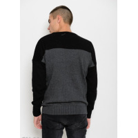 Чорно-білий в`язаний светр з концептуальними написами