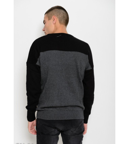 Черно-белый вязаный свитер с концептуальными надписями
