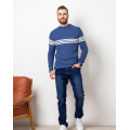 Синій трикотажний светр з горизонтальними смужками