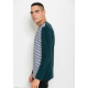 Зеленый с полосатым принтом тонкий трикотажный свитер