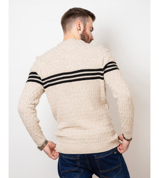 Бежевый вязаный свитер с горизонтальными полосками
