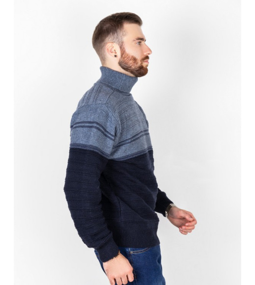 Синій вовняний светр з високим горлом