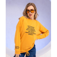 Горчичная толстовка декорированная надписями