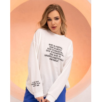Молочная толстовка декорированная надписями