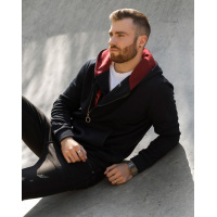 Черная теплая толстовка с принтованной вставкой