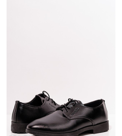 Черные классические туфли на шнуровке