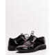 Чорні класичні туфлі з лаковими вставками