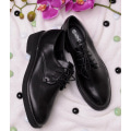 Черные классические туфли на шнуровке