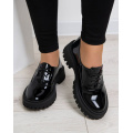 Черные лаковые туфли со шнуровкой