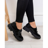 Чорні лакові туфлі зі шнурівкою