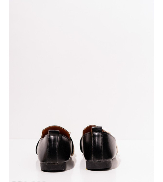 Черные кожаные туфли с бежевым декором