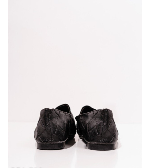 Чорні фактурні гострокінцеві туфлі