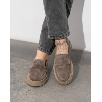 Демисезонные лоферы из бежевой замши