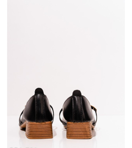 Черные туфли из эко-кожи с пряжкой