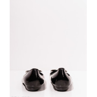 Чорні лакові туфлі на низькому каблуці