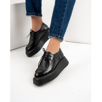 Черные кожаные туфли на высокой подошве