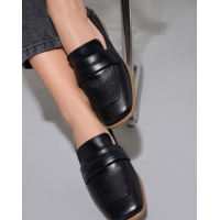 Черные классические лоферы из натуральной кожи