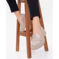 Бежевые кожаные туфли на грубой подошве