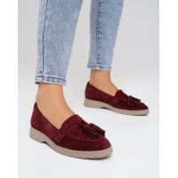 Бордовые замшевые лоферы с кисточками
