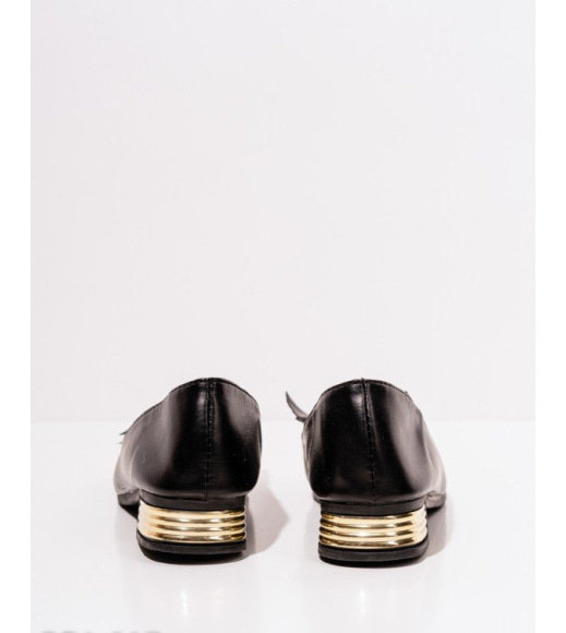 Черные туфли-лодочки на низком каблуке