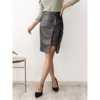 Черная кожаная юбка с кружевной вставкой