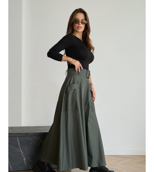 Юбка цвета хаки кроя на запах с накладными карманами