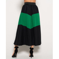 Черная расклешенная юбка с зеленой вставкой