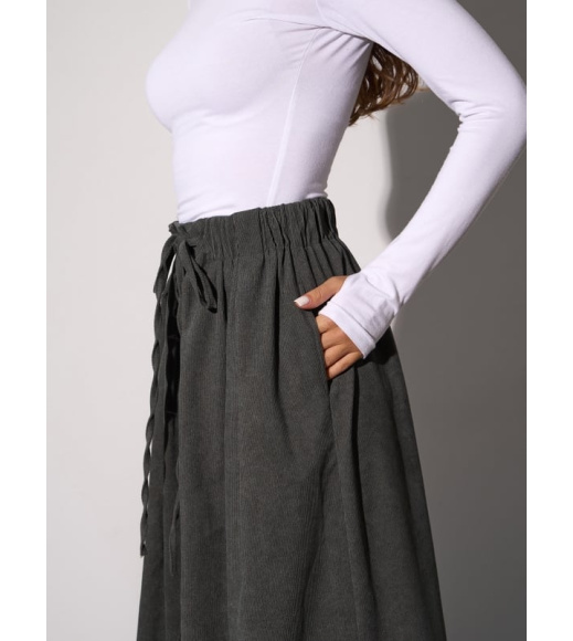 Длинная вельветовая юбка цвета хаки на пуговицах