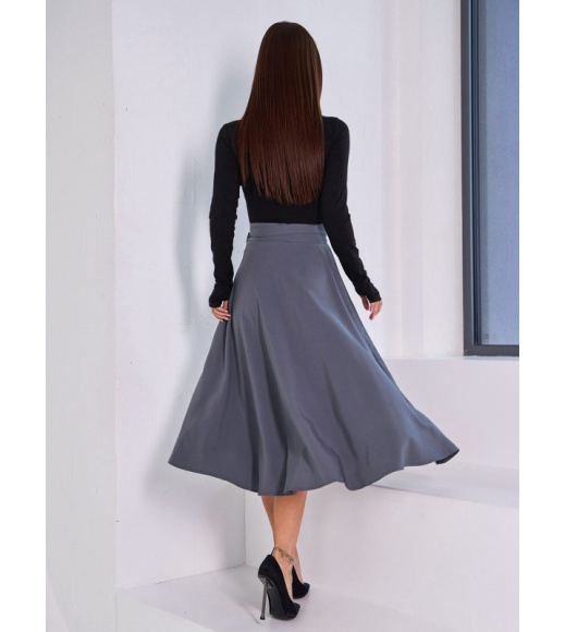 Серая юбка расклешенного кроя