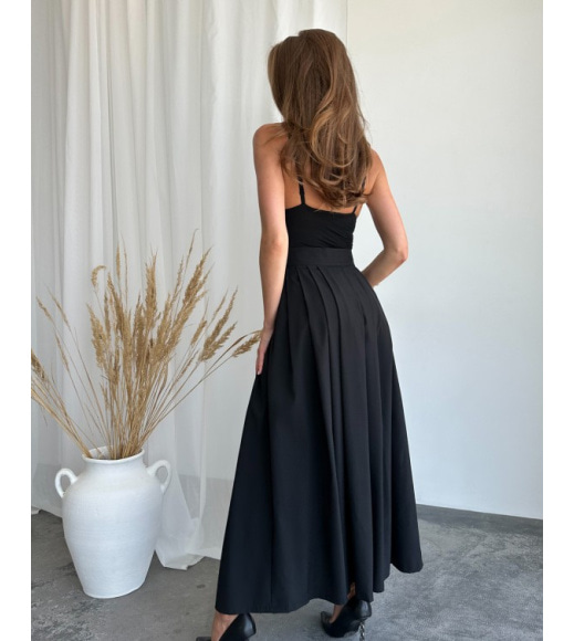 Черная длинная расклешенная юбка