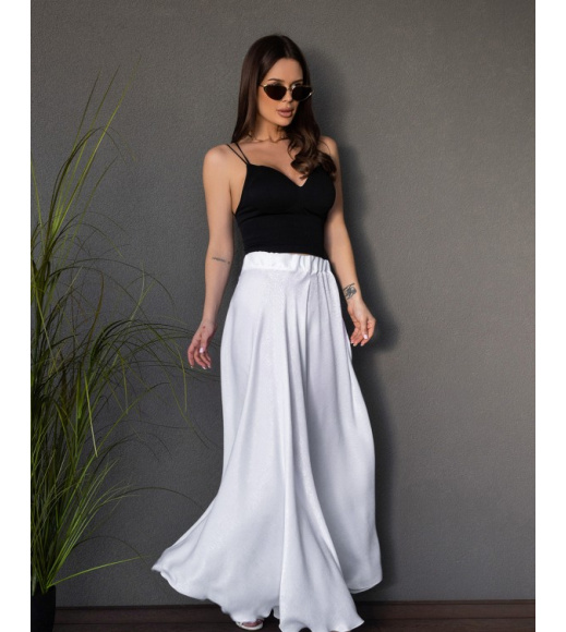 Белая расклешенная юбка из сатина