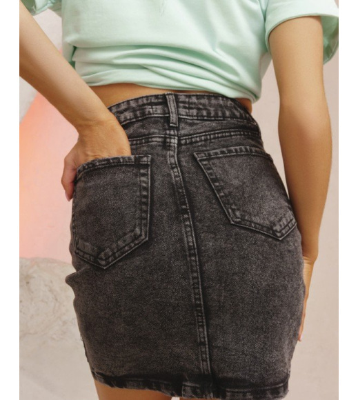 Сіра потерта джинсова спідниця короткої довжини